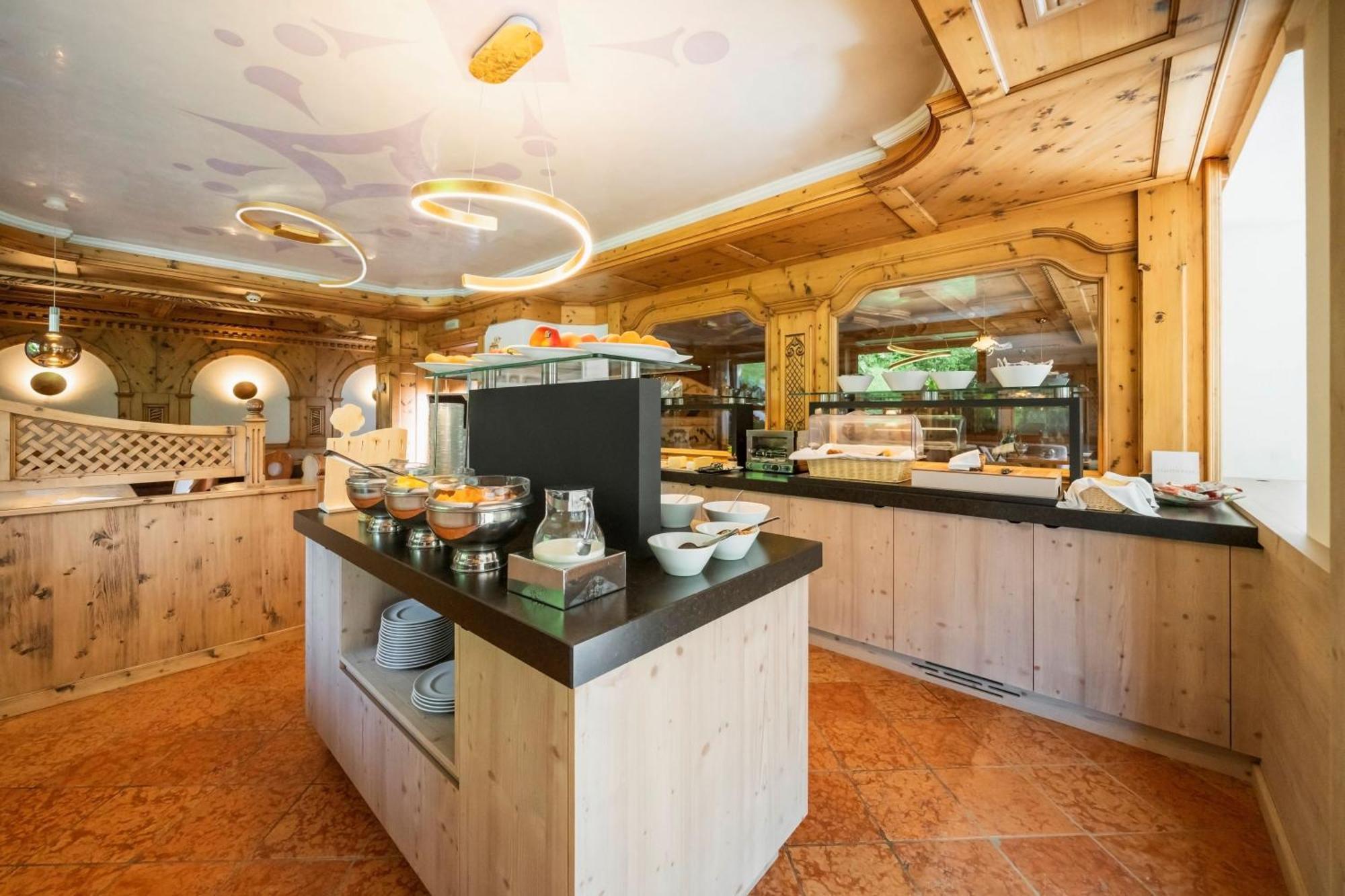 Hotel Foresta Moena Bagian luar foto