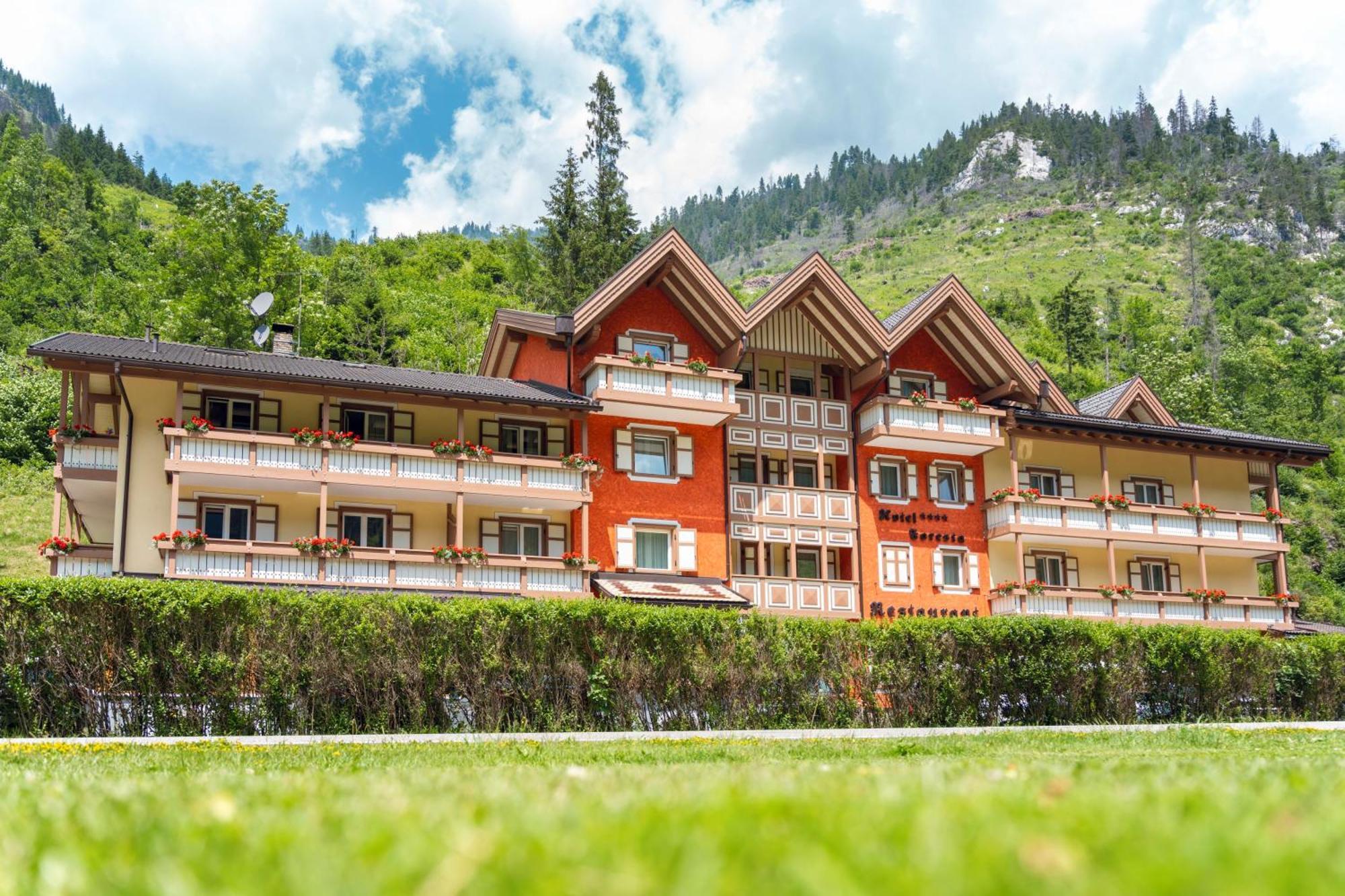 Hotel Foresta Moena Bagian luar foto